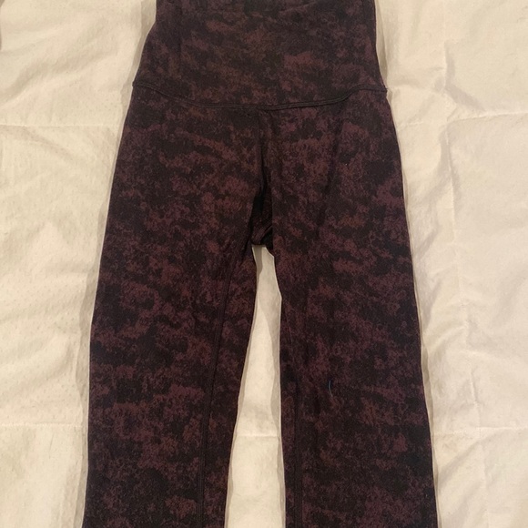 Purple pattern lululemon leggings - Picture 1 of 4